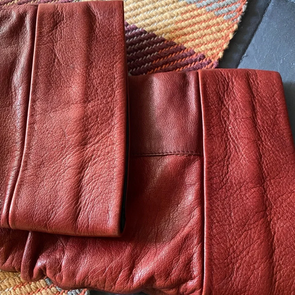 Vintage Chic Red Leather Heeled Boots - Picture 6 of 8